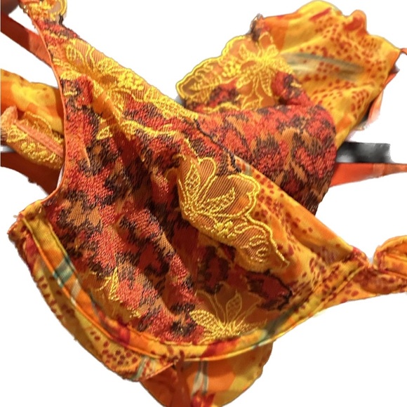 NWOT 2007 Victorias Secret Floral lace and cheetah print bra and g string set. - Picture 12 of 12